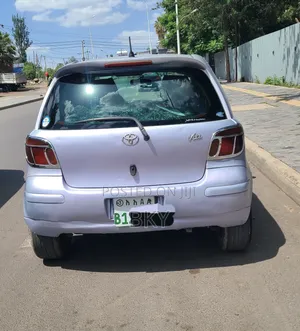 Toyota Vitz 2004 Silver
