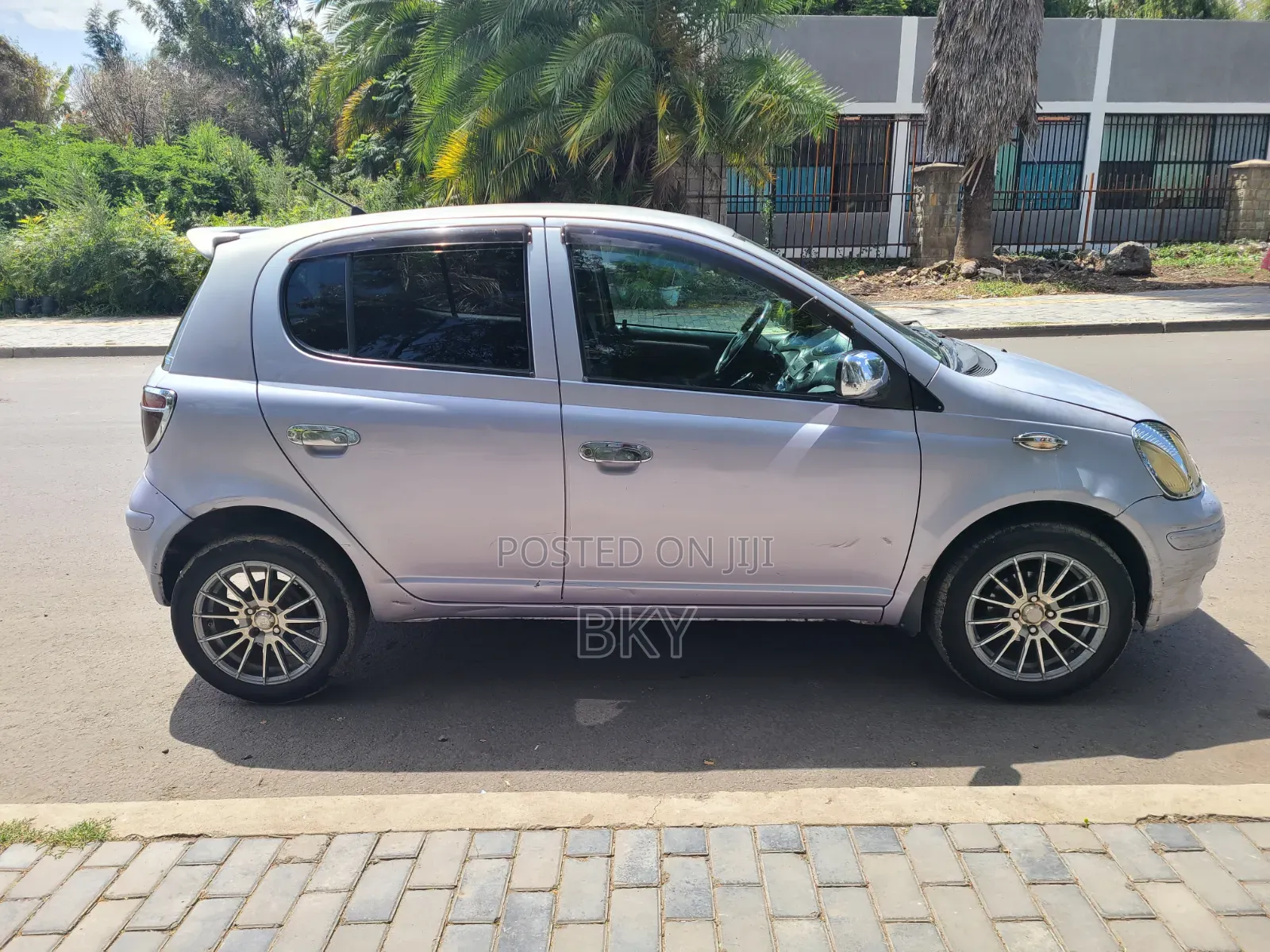 Toyota Vitz 2004 Silver