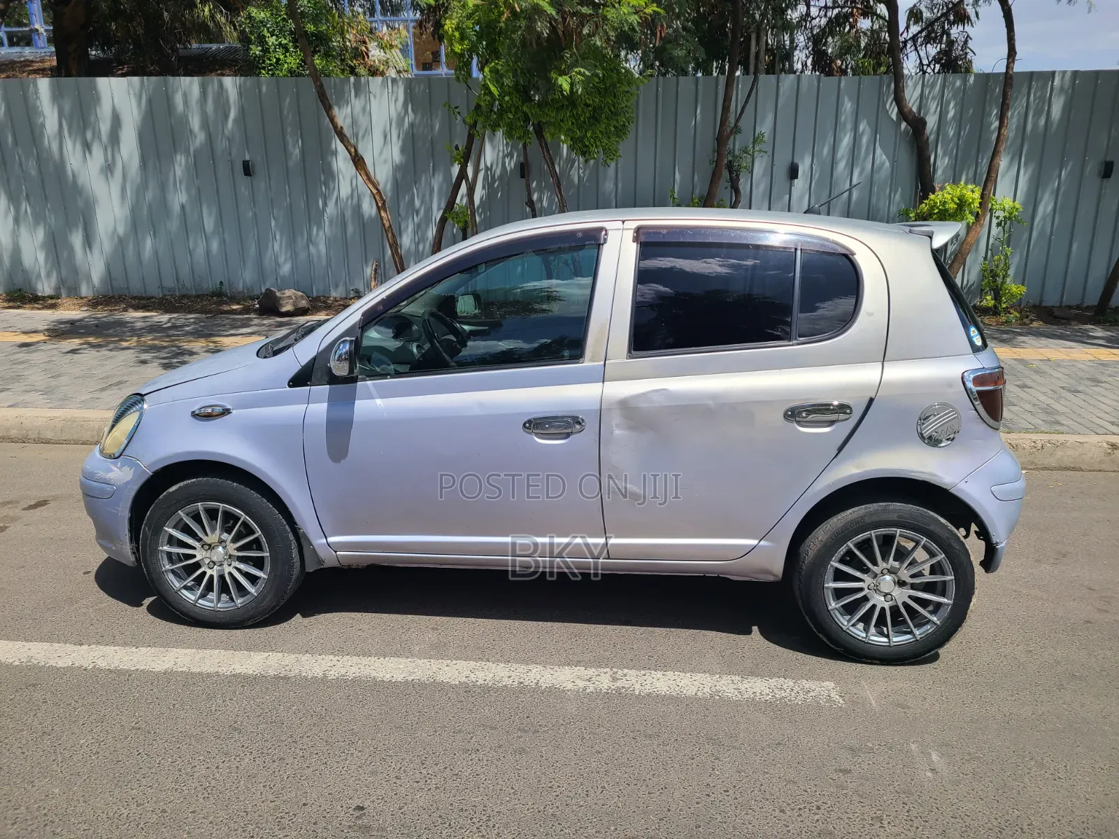 Toyota Vitz 2004 Silver