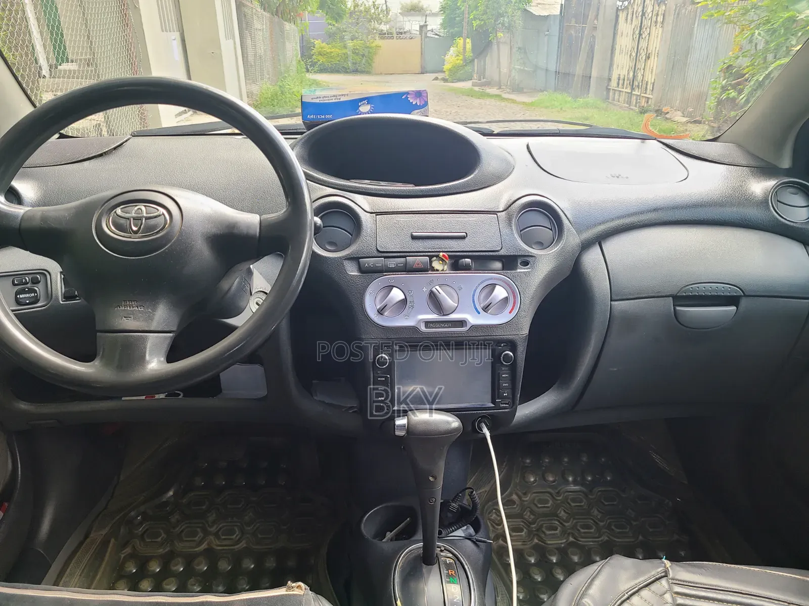 Toyota Vitz 2004 Silver