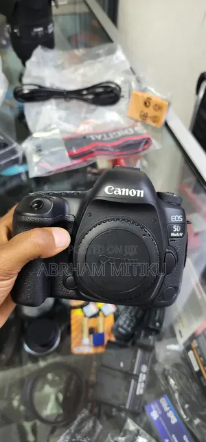 Canon Eos 5d Mark 4 With 24-105 Lens