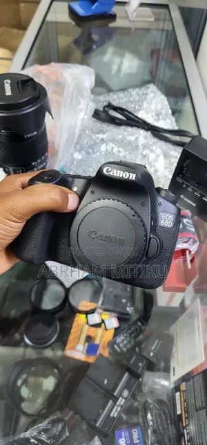 Canon Eos 60d DSLR Camera With 18-135mm Lens