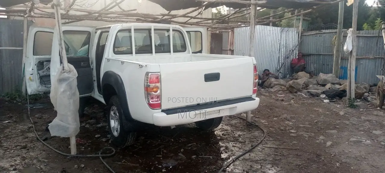Mazda BT-50 2010 White