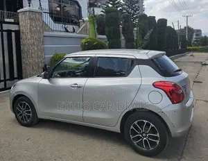 Suzuki Swift 2022 Silver