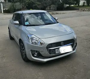 Suzuki Swift 2022 Silver