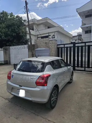 Suzuki Swift 2022 Silver