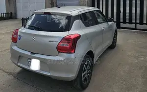 Suzuki Swift 2022 Silver