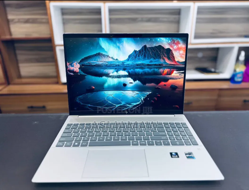New Laptop HP EliteBook 830 16GB Intel Core i7 SSD 512GB