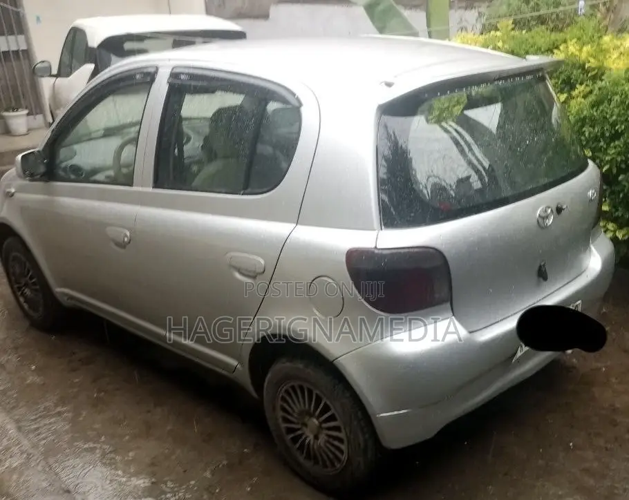 Toyota Vitz 2001 Silver