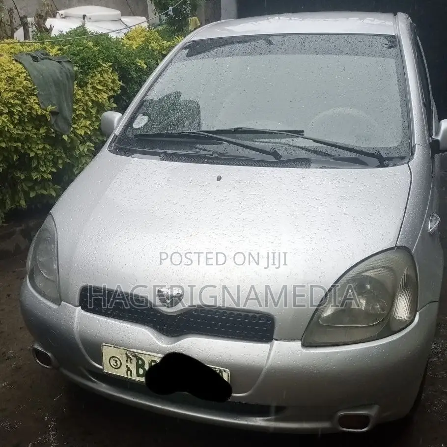 Toyota Vitz 2001 Silver