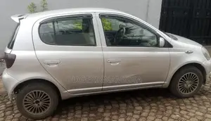 Toyota Vitz 2001 Silver