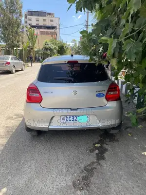 Suzuki Swift 2022 Silver
