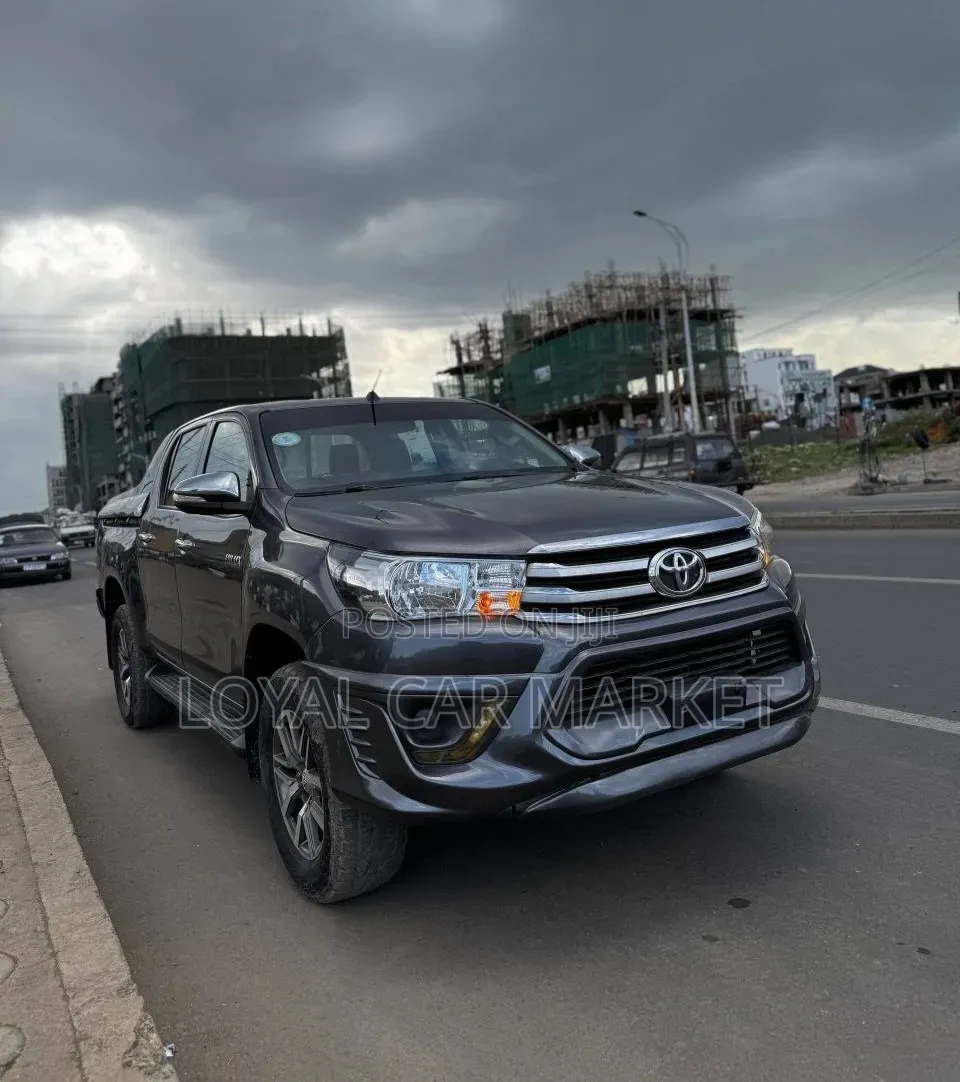 Toyota Hilux 2018 Gray