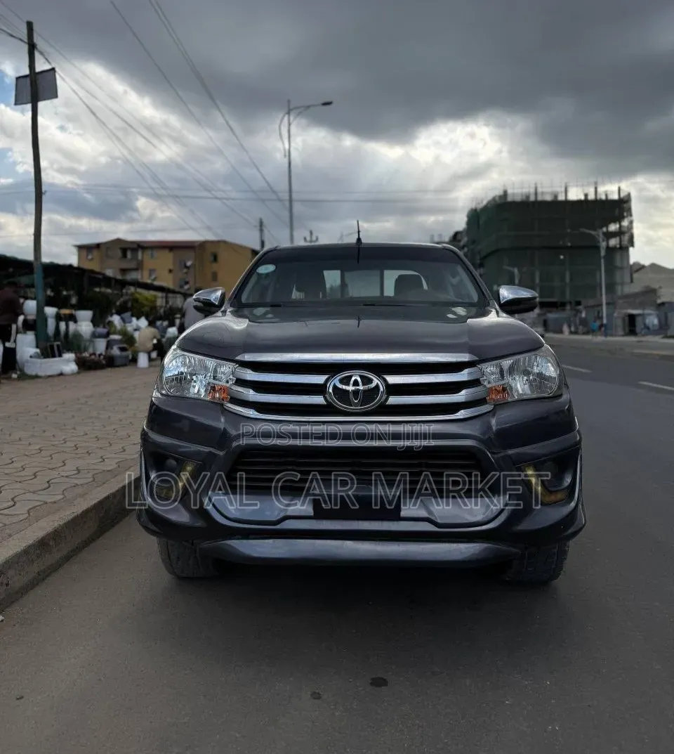 Toyota Hilux 2018 Gray