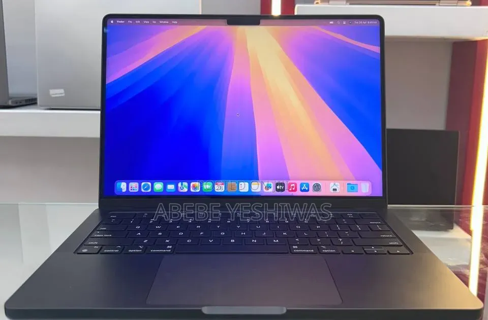 New Laptop Apple MacBook Pro 2023 M3 18GB Apple M3 Pro SSD 512GB
