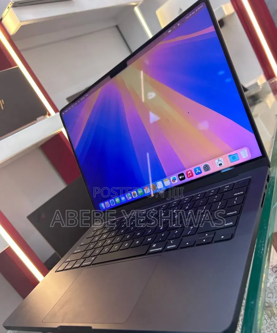 New Laptop Apple MacBook Pro 2023 M3 18GB Apple M3 Pro SSD 512GB