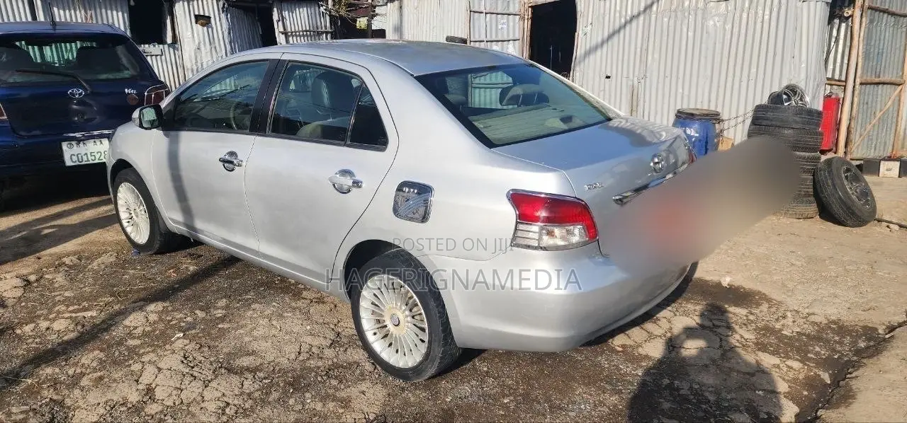 Toyota Belta 2007 Silver