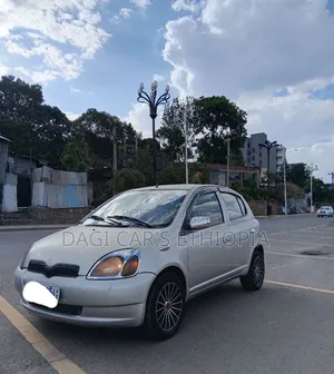Toyota Vitz 2001 Silver
