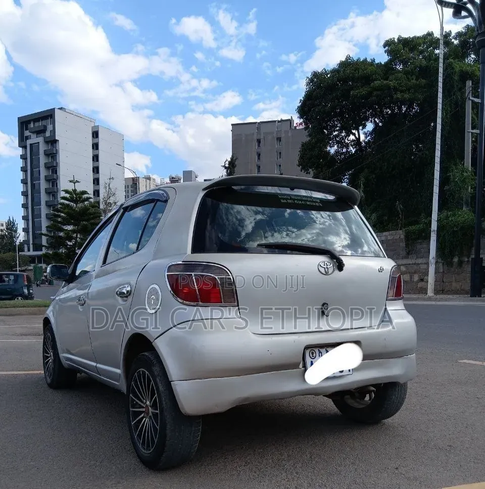Toyota Vitz 2001 Silver