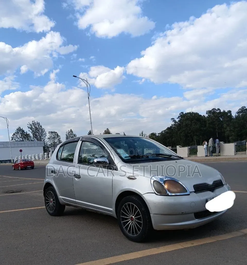 Toyota Vitz 2001 Silver