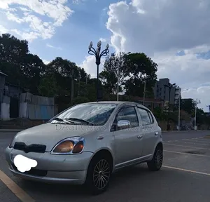 Toyota Vitz 2001 Silver