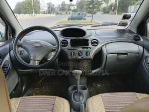 Toyota Vitz 2001 Silver