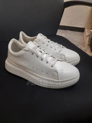 White Minimalist Sneakers – Brand New – Size 40