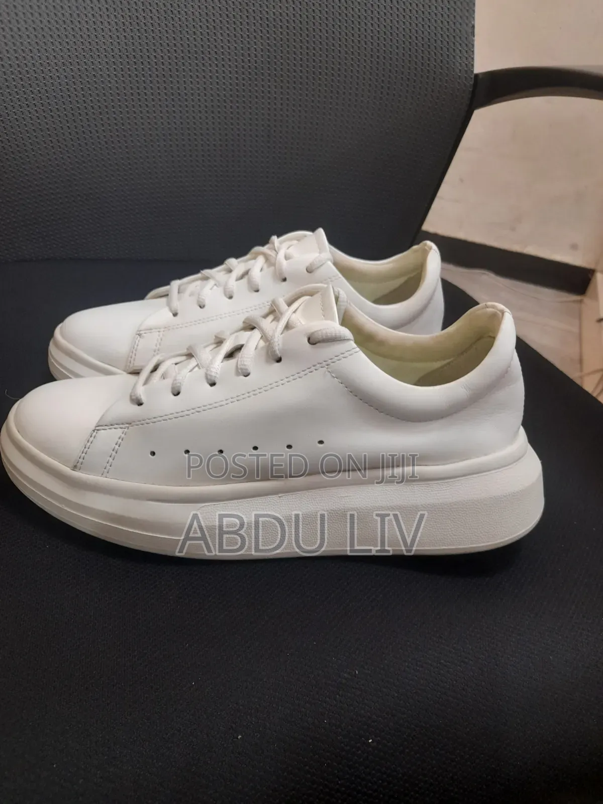 White Minimalist Sneakers – Brand New – Size 40