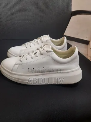 White Minimalist Sneakers – Brand New – Size 40