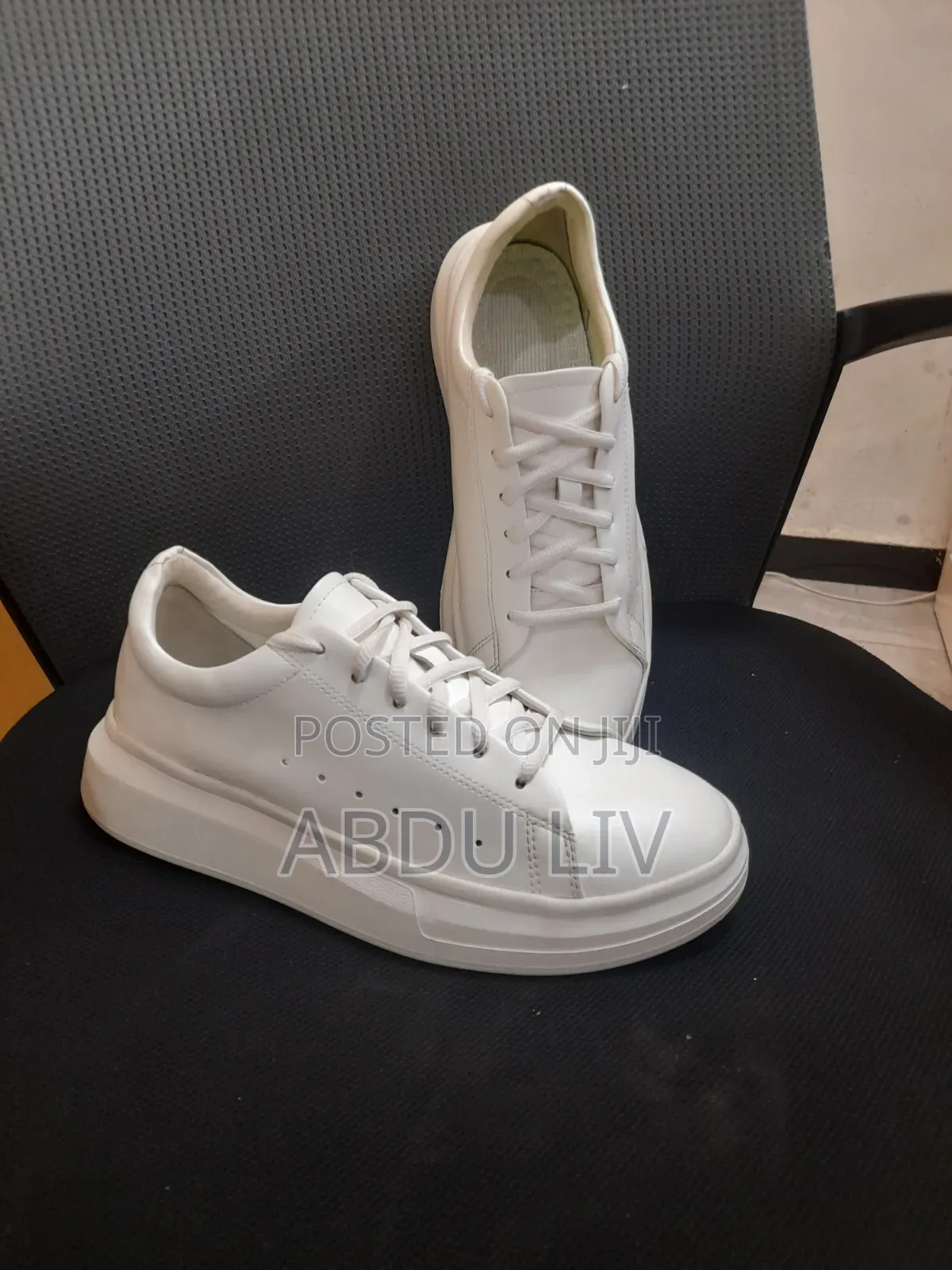 White Minimalist Sneakers – Brand New – Size 40