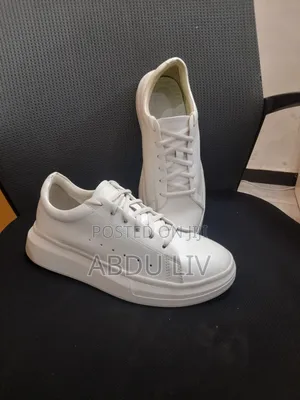 White Minimalist Sneakers – Brand New – Size 40