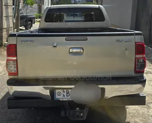 Toyota Hilux 2014 Gold