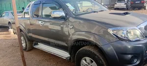 Toyota Hilux 2.5 D-4D 4X4 SRX 2010 Black