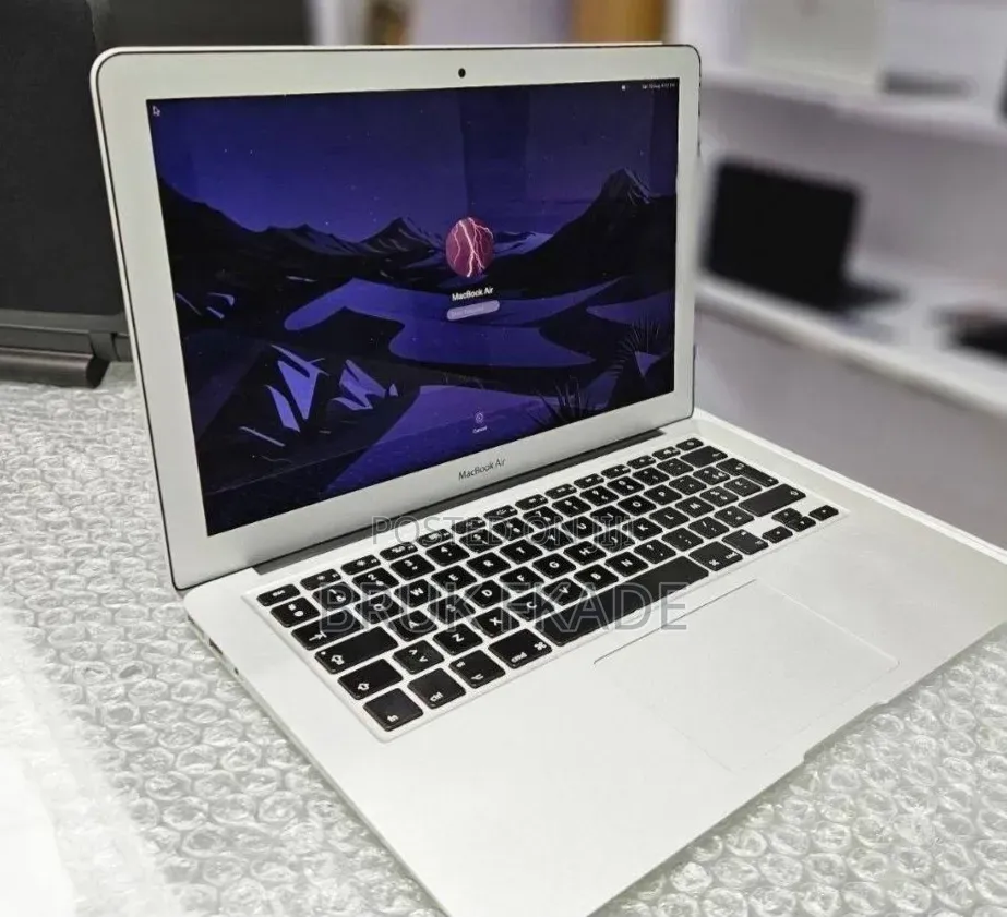 New Laptop Apple MacBook 2014 8GB Intel Core i7 SSD 512GB