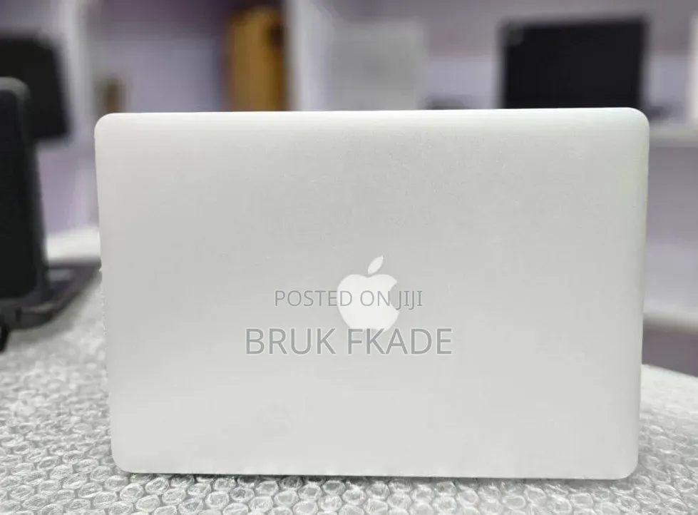 New Laptop Apple MacBook 2014 8GB Intel Core i7 SSD 512GB
