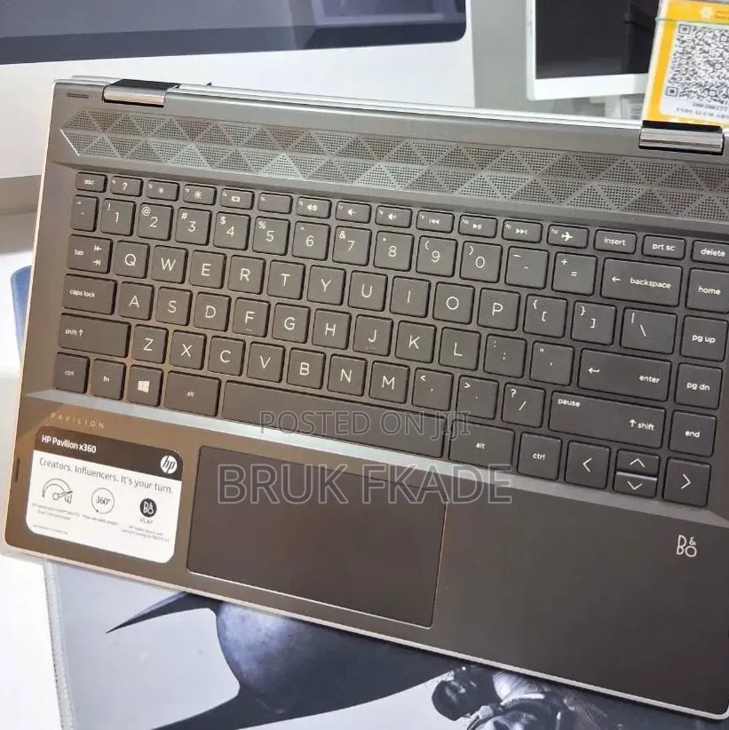 New Laptop HP Pavilion 14 8GB Intel Core i3 SSD 256GB
