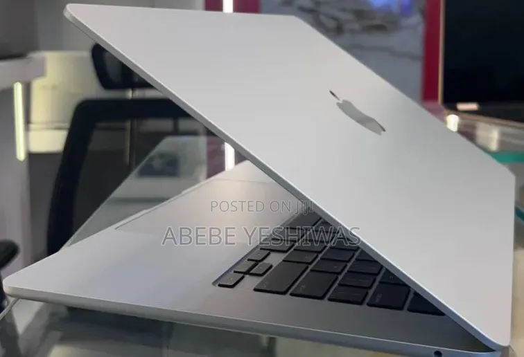 New Laptop Apple MacBook Air 2025 M4 24GB Apple M4 SSD 512GB