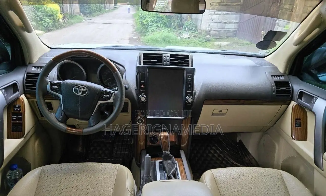 Toyota Land Cruiser Prado 2016 White