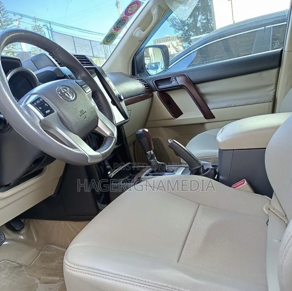 Toyota Land Cruiser Prado 2016 White