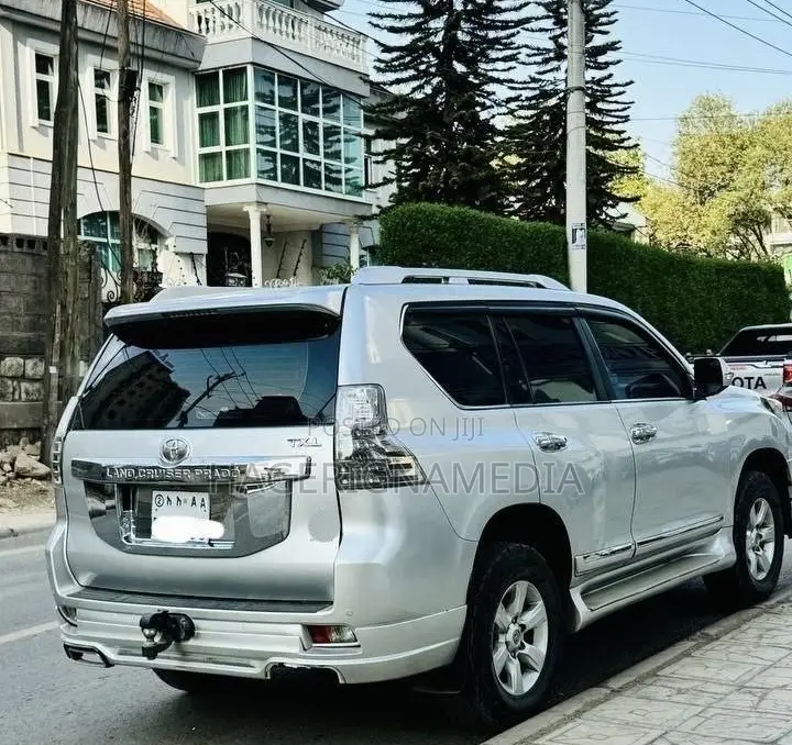Toyota Land Cruiser Prado 2016 White