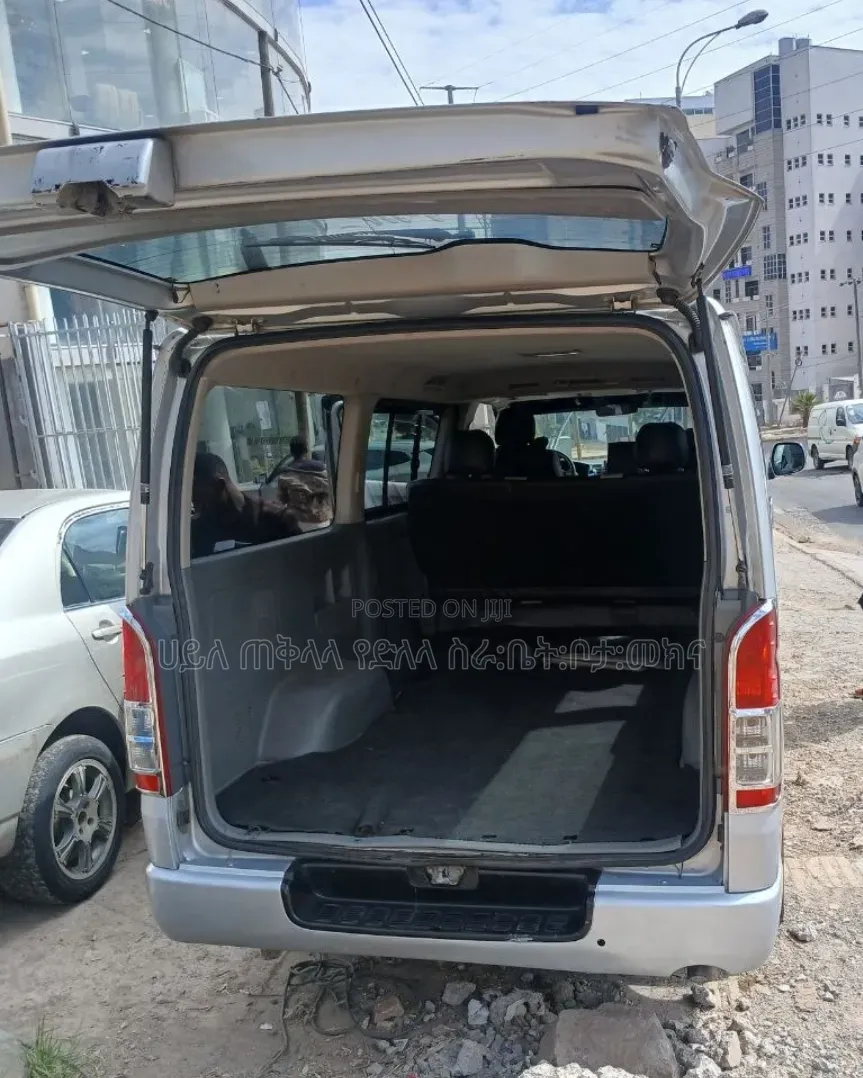 Toyota HiAce 2007 Silver