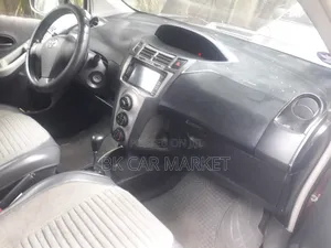 Toyota Yaris 2010 Burgundy