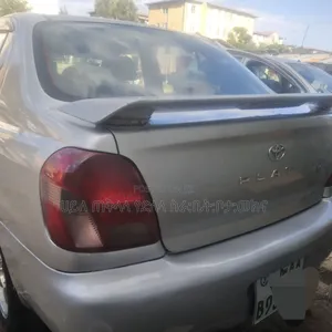 Toyota Platz 2001 Silver