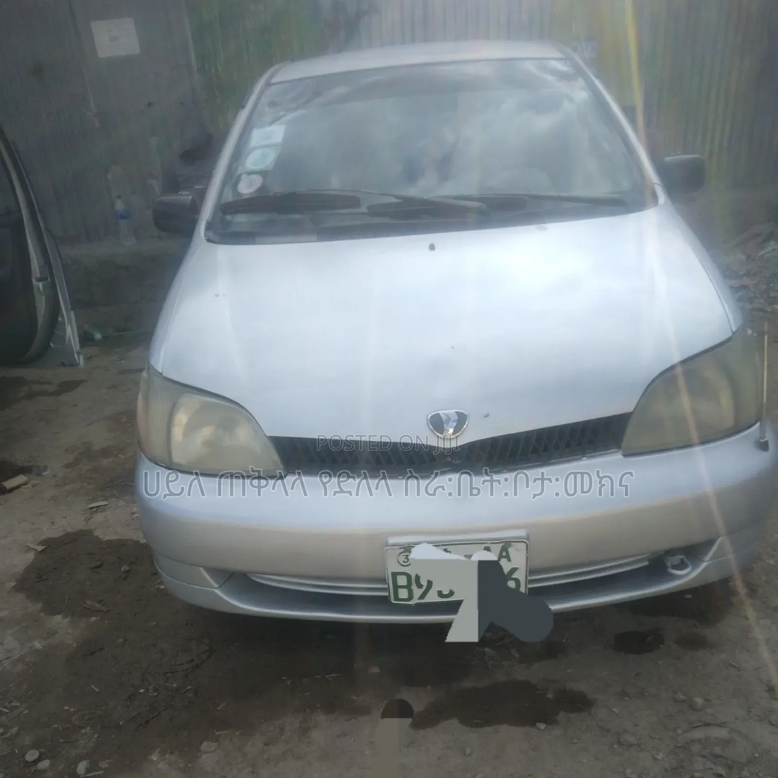 Toyota Platz 2001 Silver