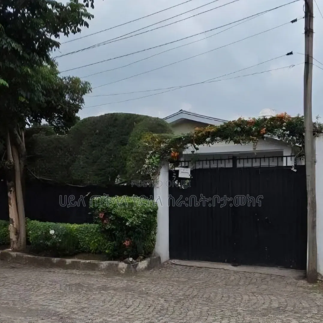 Furnished 3bdrm Villa in Ayat Zone Inside, Yeka for sale