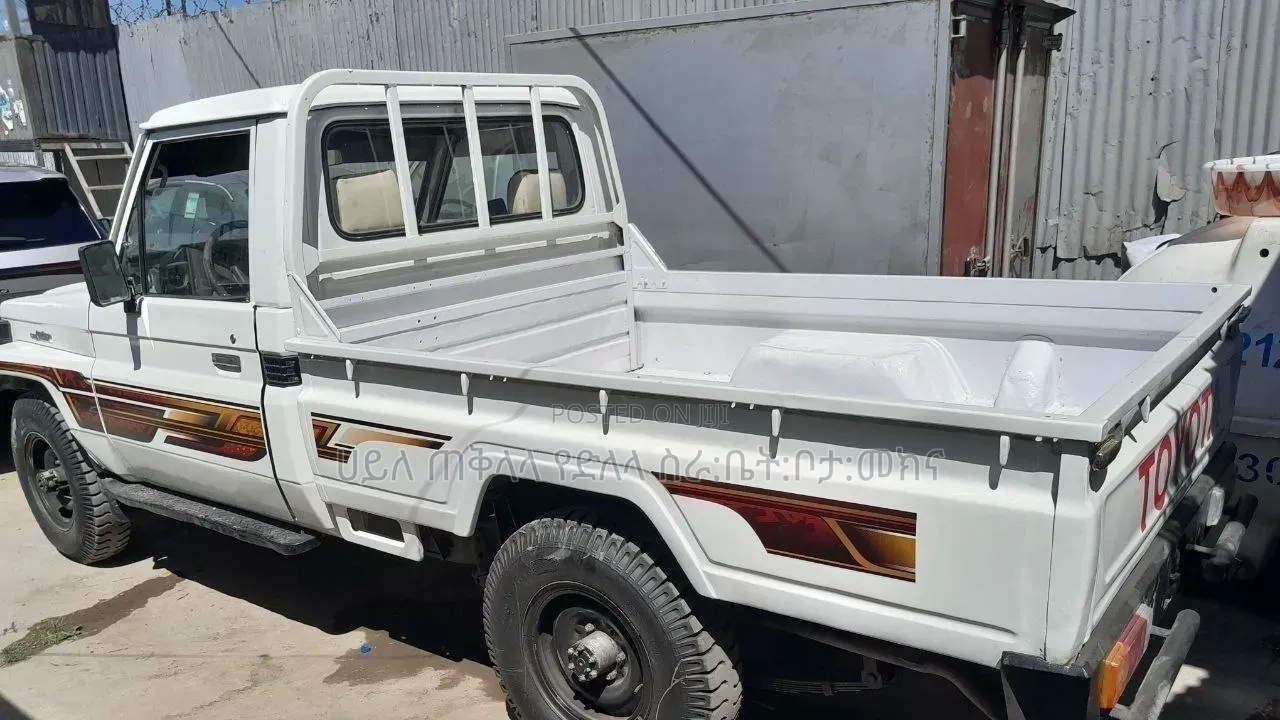 Toyota Land Cruiser 90 1997 Ivory