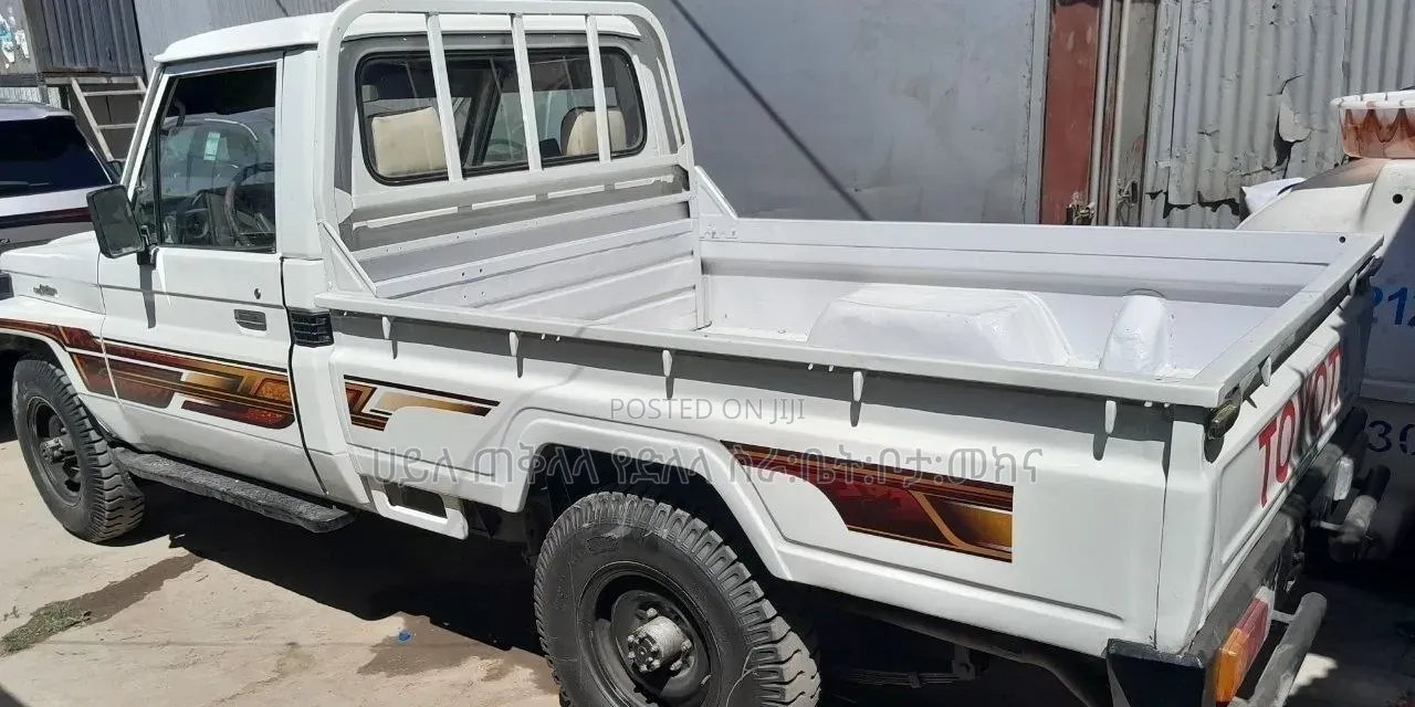 Toyota Land Cruiser 90 1997 Ivory
