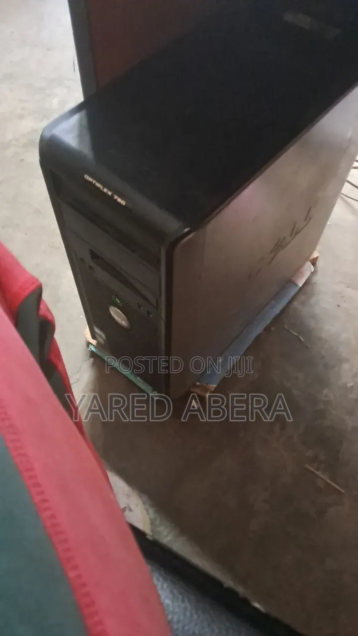 Desktop Computer Dell OptiPlex 780 4GB Intel Core 2 Quad HDD 500GB