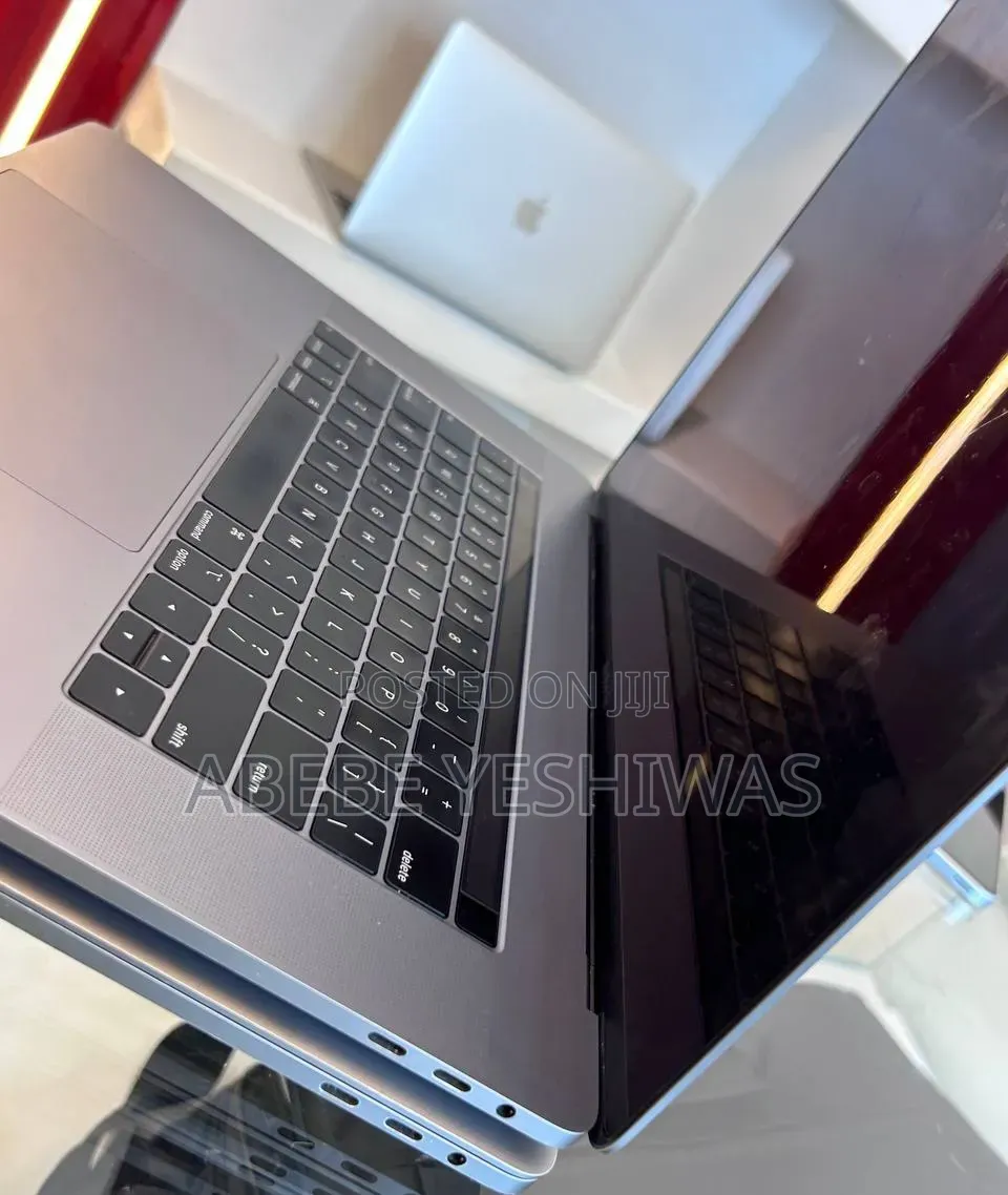 New Laptop Apple MacBook Pro 2018 16GB Intel Core i7 SSD 512GB