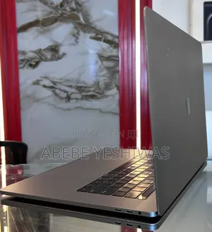 New Laptop Apple MacBook Pro 2018 16GB Intel Core i7 SSD 512GB